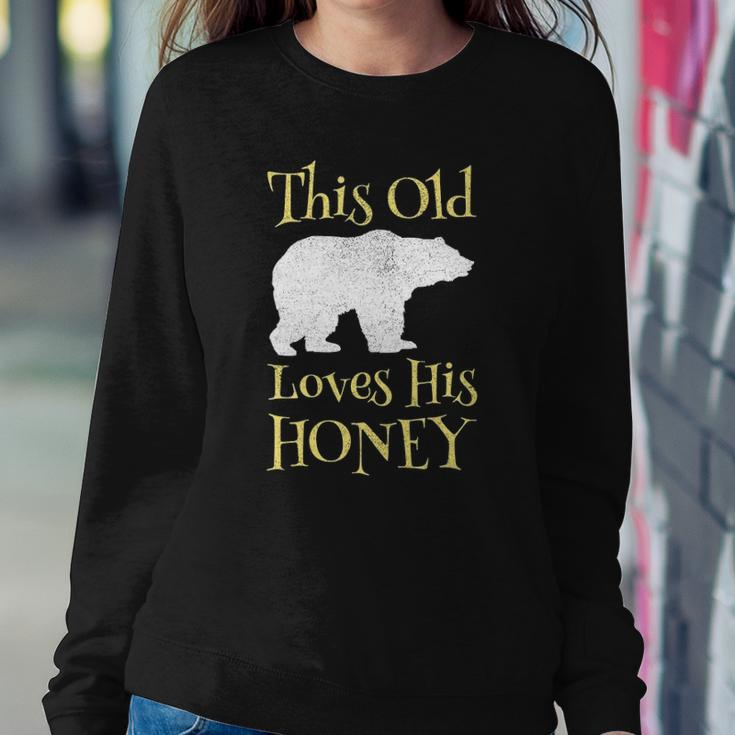 Mens Papa Bear Fathers Day Gift This Old Bear Loves His Honey Sweatshirt Gifts for Her