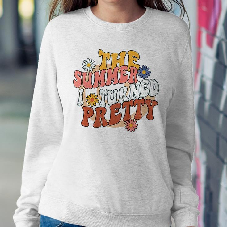 The Summer I Turned Pretty Flowers Daisy Retro Vintage Sweatshirt Gifts for Her
