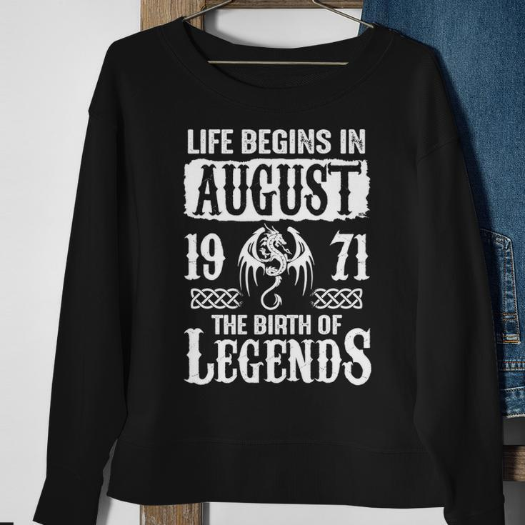 August 1971 Birthday Life Begins In August 1971 Sweatshirt Gifts for Old Women