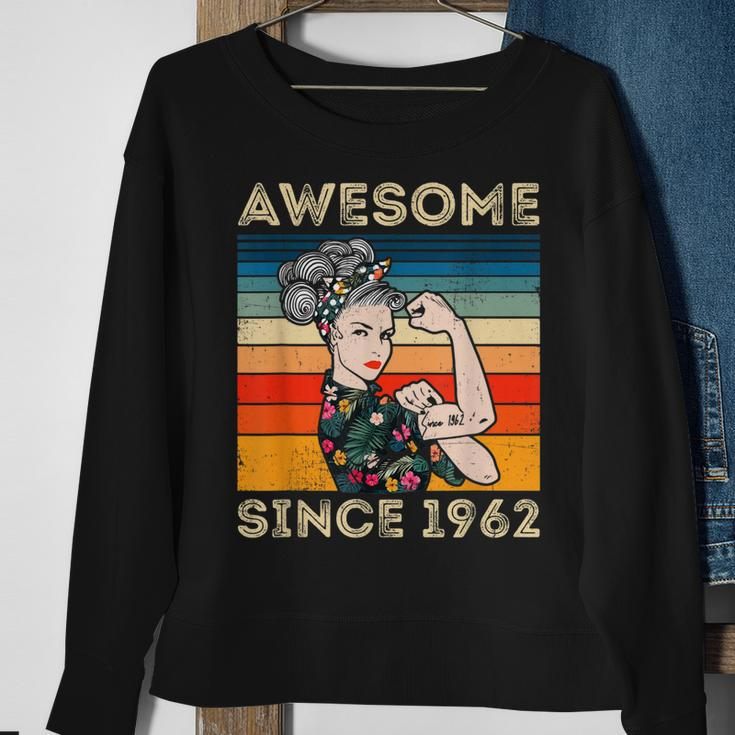 Awesome Since 1962 60Th Birthday Gifts 60 Years Old Vintage Sweatshirt Gifts for Old Women