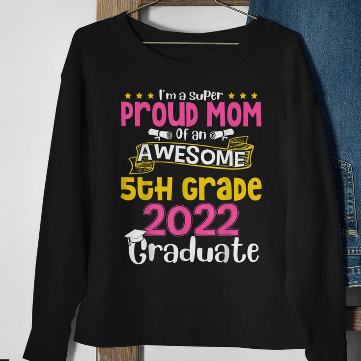 Im A Super Proud Mom Of An Awesome 5Th Grade 2022 Graduate Sweatshirt Gifts for Old Women