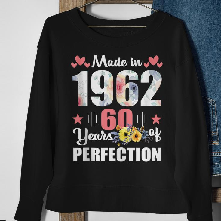 Made 1962 Floral 60 Years Old Family 60Th Birthday 60 Years Sweatshirt Gifts for Old Women