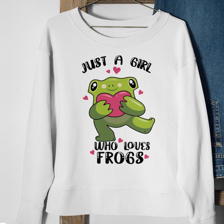 Cute Frog Just A Girl Who Loves Frogs Funny Frog Lover Gift For Girl Frog Lover Sweatshirt Gifts for Old Women