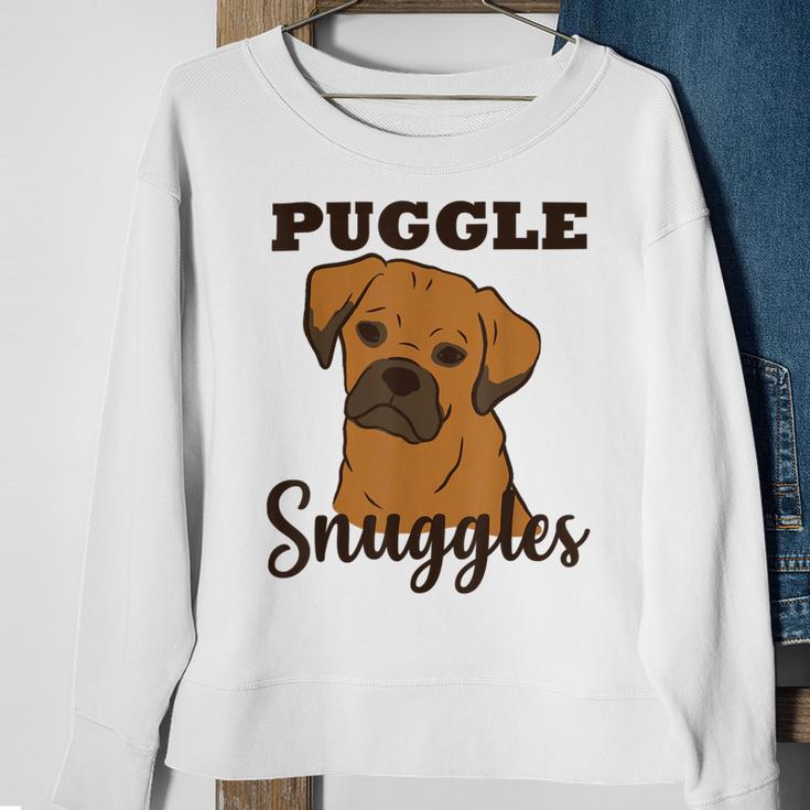 Puggle Dog Snuggles Funny Cute Pug Beagle Mom Dad Sweatshirt Gifts for Old Women