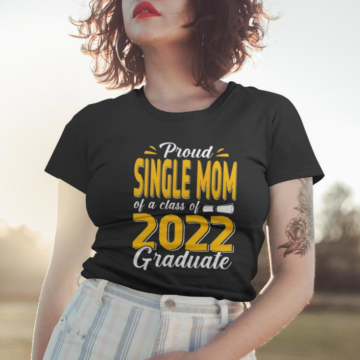 Proud Single Mom Of A Class Of 2022 Graduate Student Senior Women T-shirt Gifts for Her