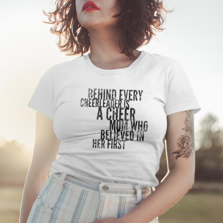 Behind Every Cheerleader - Mom That Believed - Proud Cheer Women T-shirt Gifts for Her