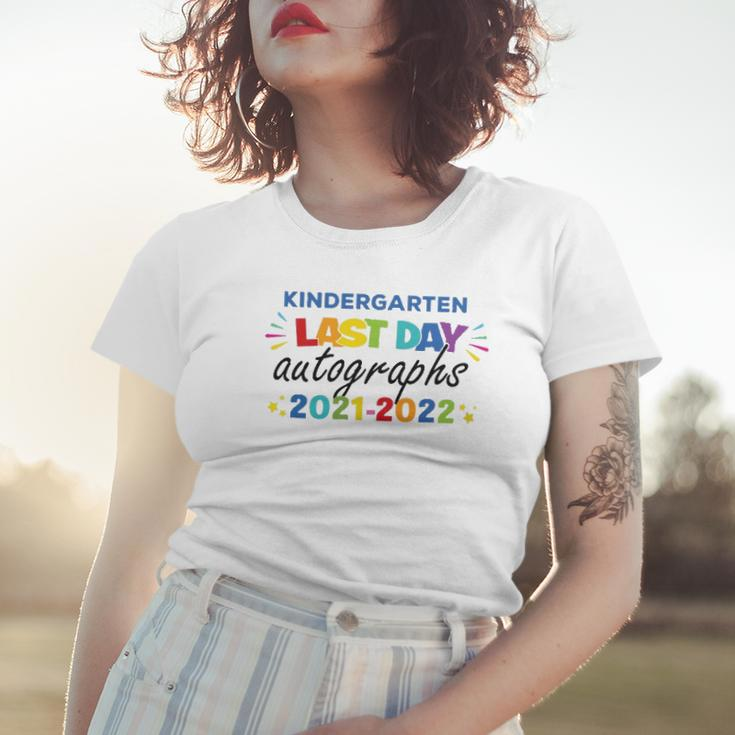 Last Day Autographs For Kindergarten Kids And Teachers 2022 Kindergarten Women T-shirt Gifts for Her