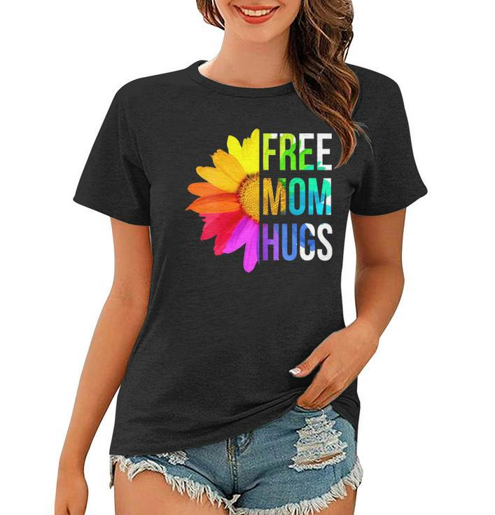 Womens Free Mom Hugs Gay Pride Lgbt Daisy Rainbow Flower Hippie Women T-shirt