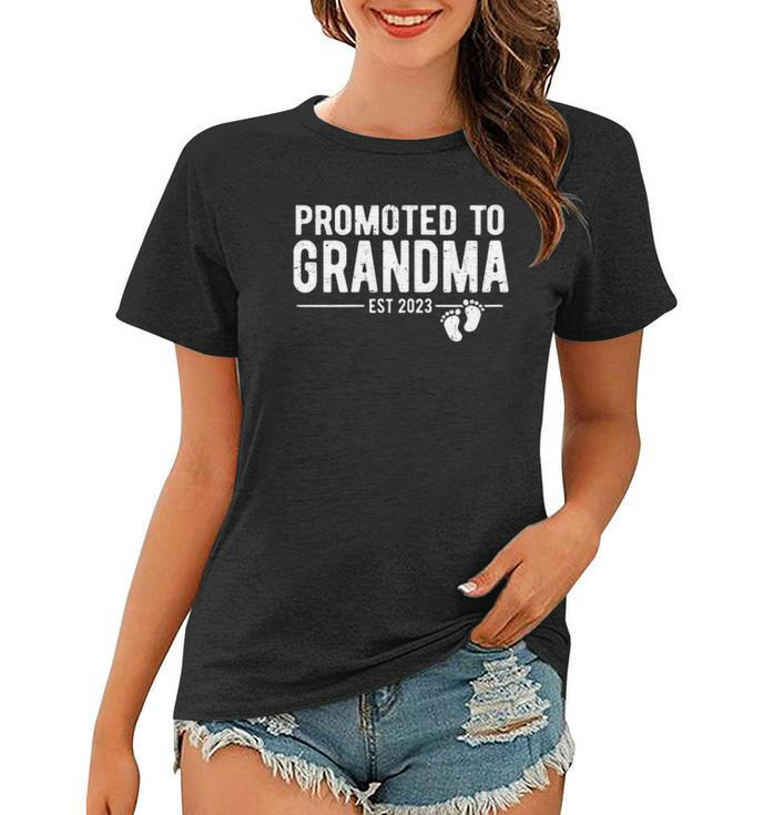 Womens Promoted To Grandma 2023 Soon To Be Grandmother 2023 New Grandma Women T-shirt