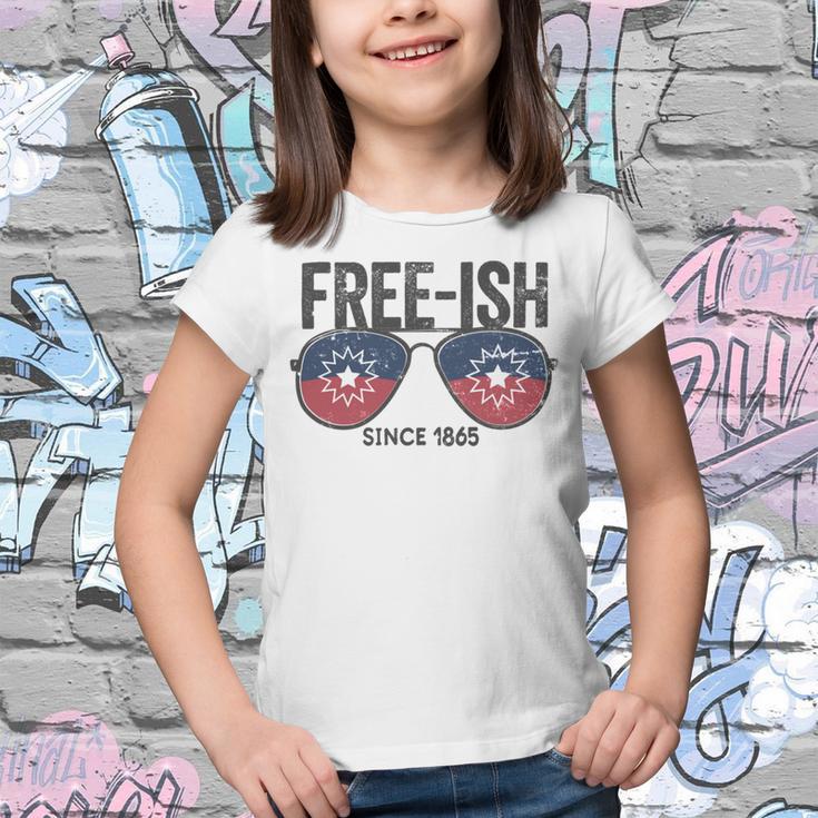 Premium Free-Ish Juneteenth Celebrate Black Freedom Free-Ish 1865 Messy Bun Afro Mom Youth T-shirt