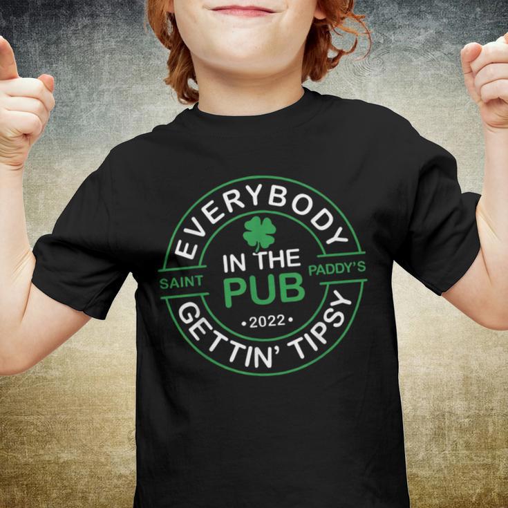 Everybody In The Pub Gettin Tipsy Youth T-shirt