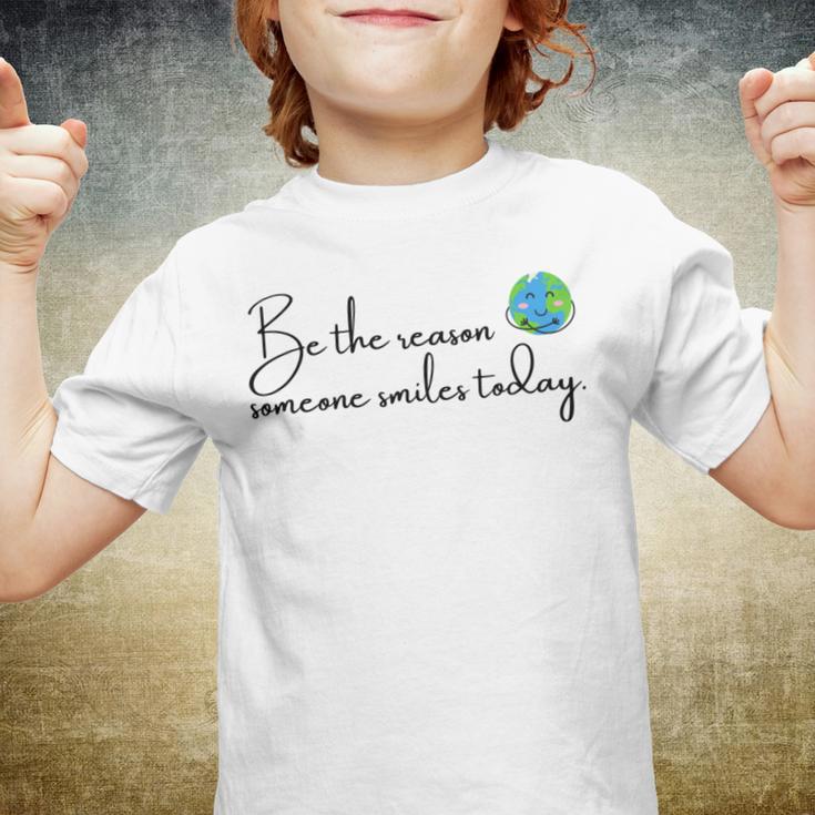 Be The Reason Someone Smiles Today Cute Happy Earth Youth T-shirt