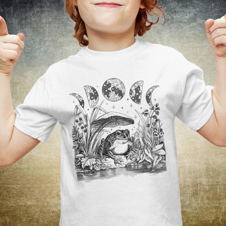 Cute Cottagecore Aesthetic Frog Mushroom Moon Witchy Vintage - Dark Academia Goblincore Witchcraft F Youth T-shirt