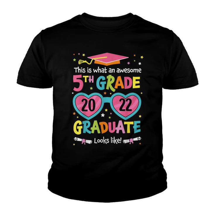 Awesome 5Th Grade Graduate Looks Like 2022 Graduation  V2 Youth T-shirt