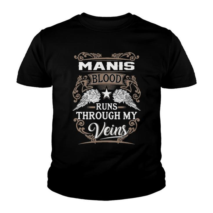 Manis Name Gift   Manis Blood Runs Through My Veins Youth T-shirt