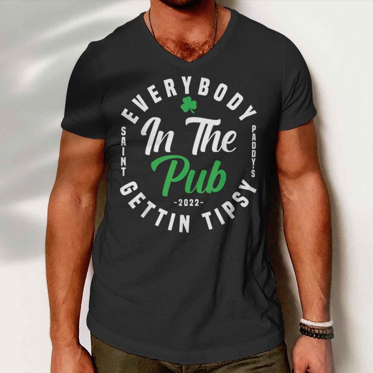 Everybody In The Pub Gettin Tipsy Men V-Neck Tshirt