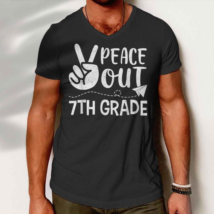 Happy Last Day Of School Retro Peace Out 7Th Grade Men V-Neck Tshirt