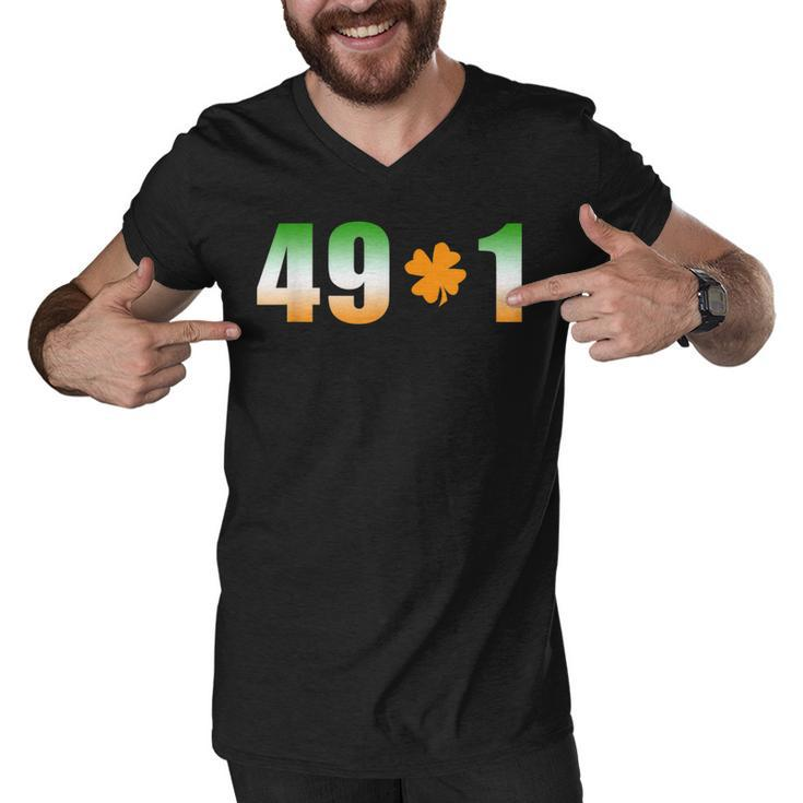 49-1 Irish Shamrock Boxing Fan  Men V-Neck Tshirt