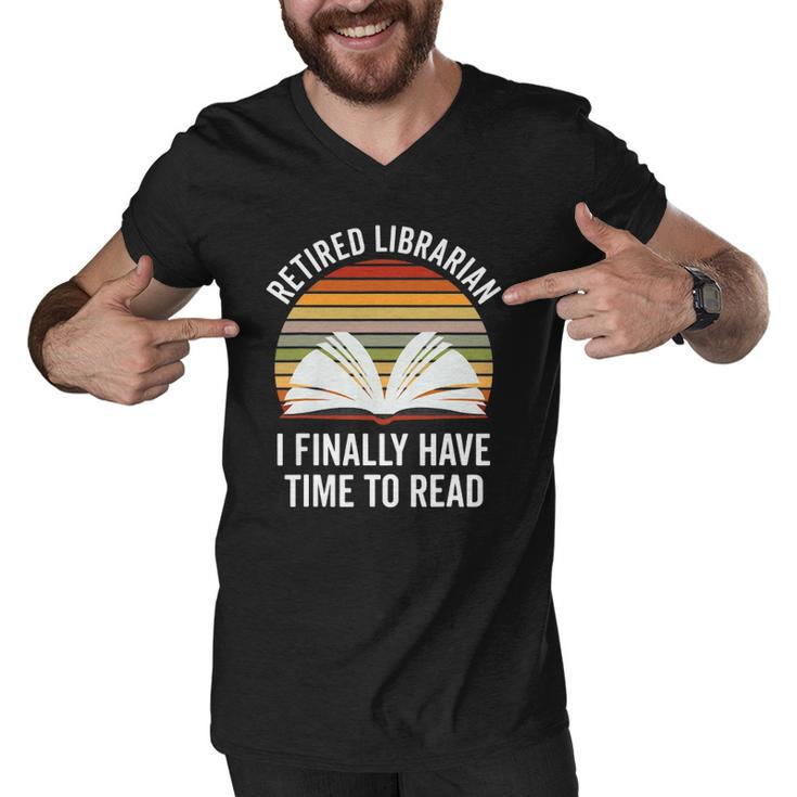 Librarian Retirement Funny Library Books Lovers Vintage Gift Men V-Neck Tshirt