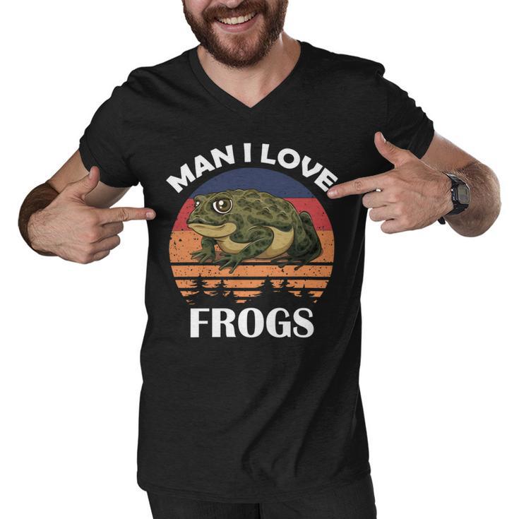 Man I Love Frogs Funny Retro Frog Men V-Neck Tshirt