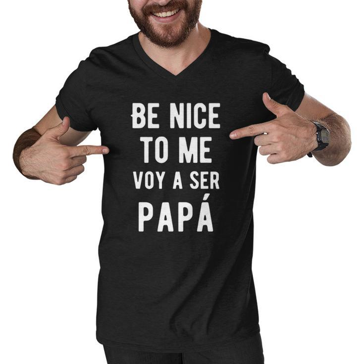 Mens Be Nice To Me Voy Ser Papa Funny Baby Announcement Bilingual Men V-Neck Tshirt