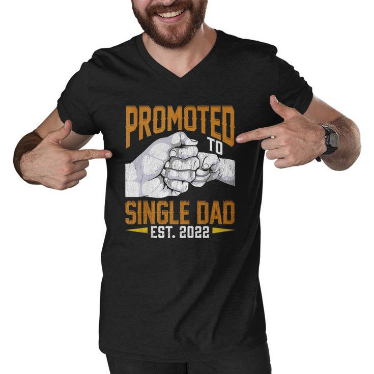 Mens Promoted To Single Dad Est 2022 Fathers Day New Single Dad  Men V-Neck Tshirt