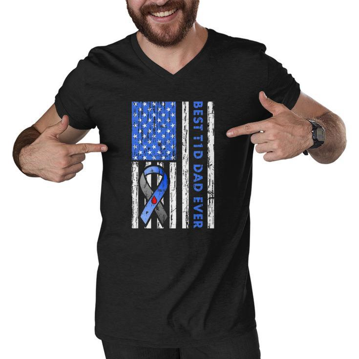 Mens T1d Dad Type 1 Diabetes American Flag Fathers Day Gift Idea Men V-Neck Tshirt
