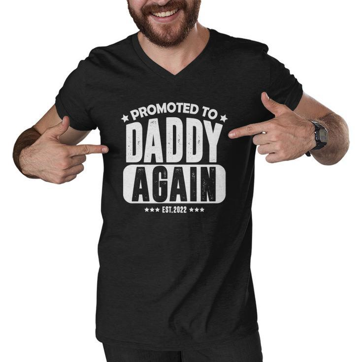 Promoted To Daddy Again 2022 Baby Announcement For Husband Men V-Neck Tshirt