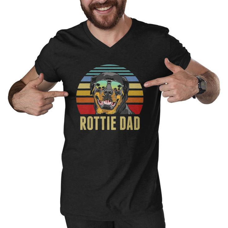 Rottie Dad Rottweiler Dog Vintage Retro Sunset Beach Vibe Men V-Neck Tshirt