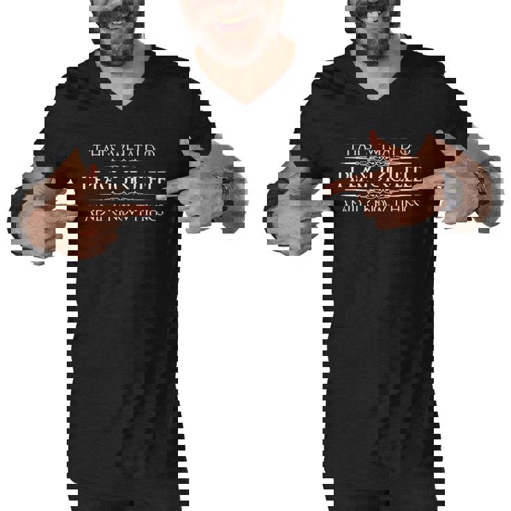 Ukulele Player Gifts - I Play Ukulele & I Know Things Funny  Men V-Neck Tshirt