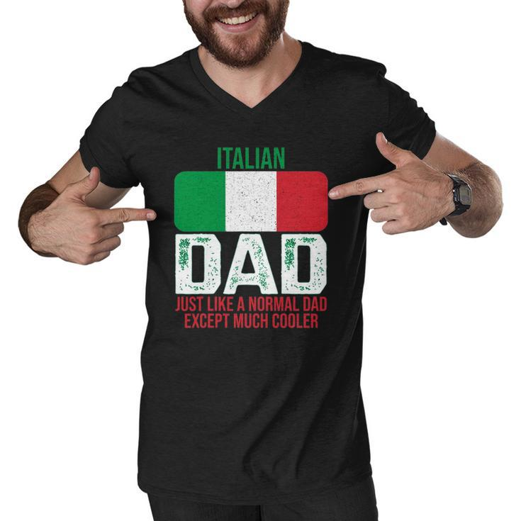 Vintage Italian Dad Italy Flag Design For Fathers Day Men V-Neck Tshirt
