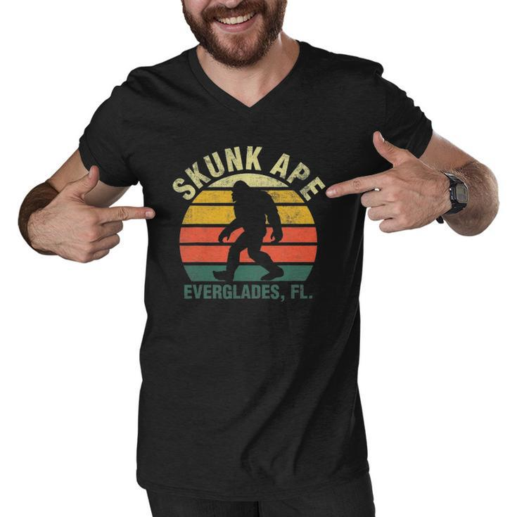 Vintage Retro Skunk Ape Florida Everglades Swamp Bigfoot Men V-Neck Tshirt