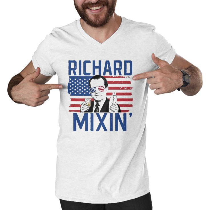 Richard Mixin 4Th Of July Funny Drinking President Nixon  Men V-Neck Tshirt