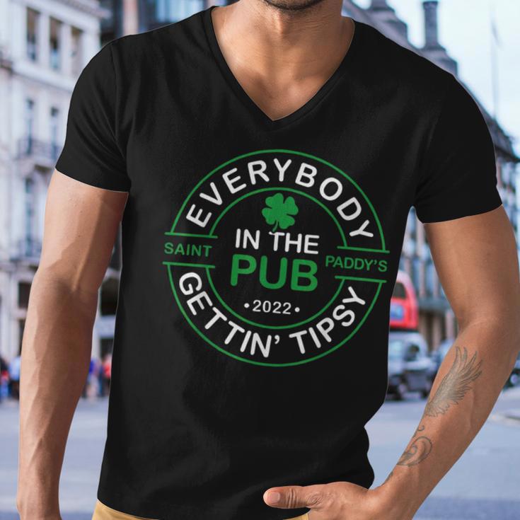 Everybody In The Pub Gettin Tipsy Men V-Neck Tshirt