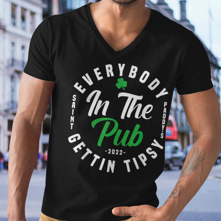 Everybody In The Pub Gettin Tipsy Men V-Neck Tshirt