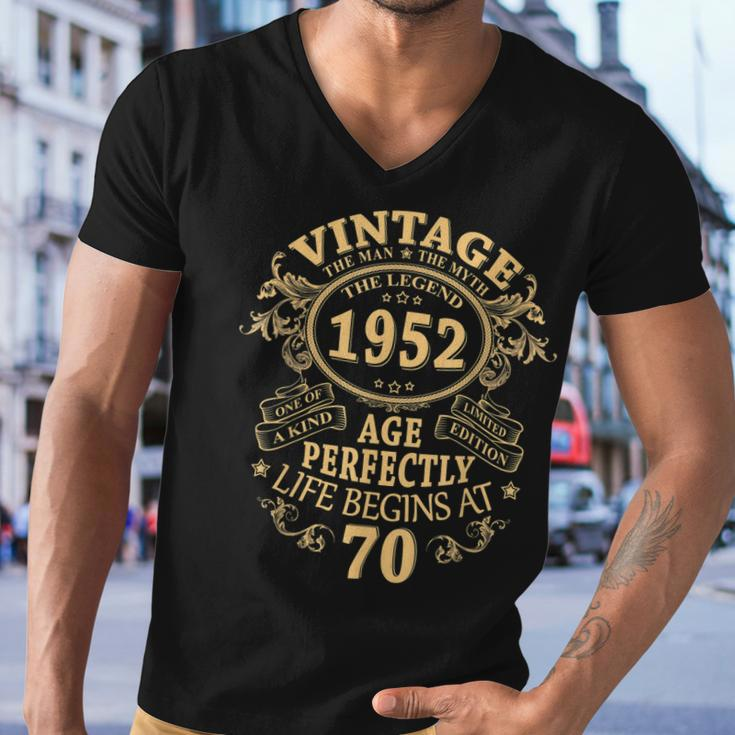 Vintage 1952 The Man Myth Legend 70 Year Old Birthday Gifts Men V-Neck Tshirt