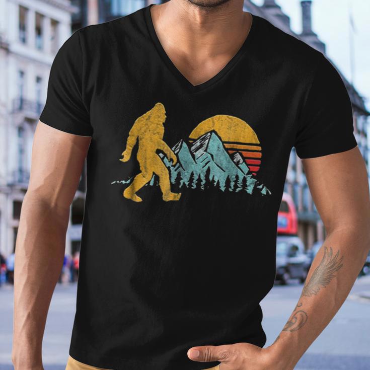 Vintage Retro Bigfoot Believe Silhouette Mountain Sun 234 Shirt Men V-Neck Tshirt