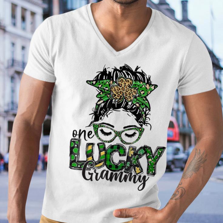 One Lucky Grammy St Patricks Day Messy Bun Leopard Men V-Neck Tshirt