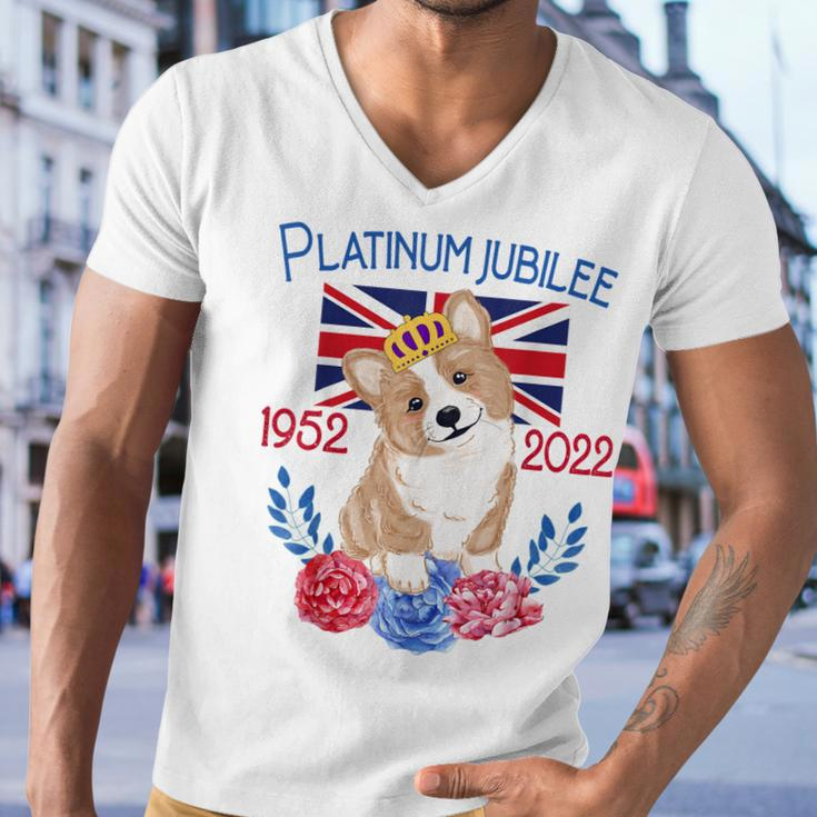 Queens Platinum Jubilee 2022 British Monarch Queen Corgi Men V-Neck Tshirt