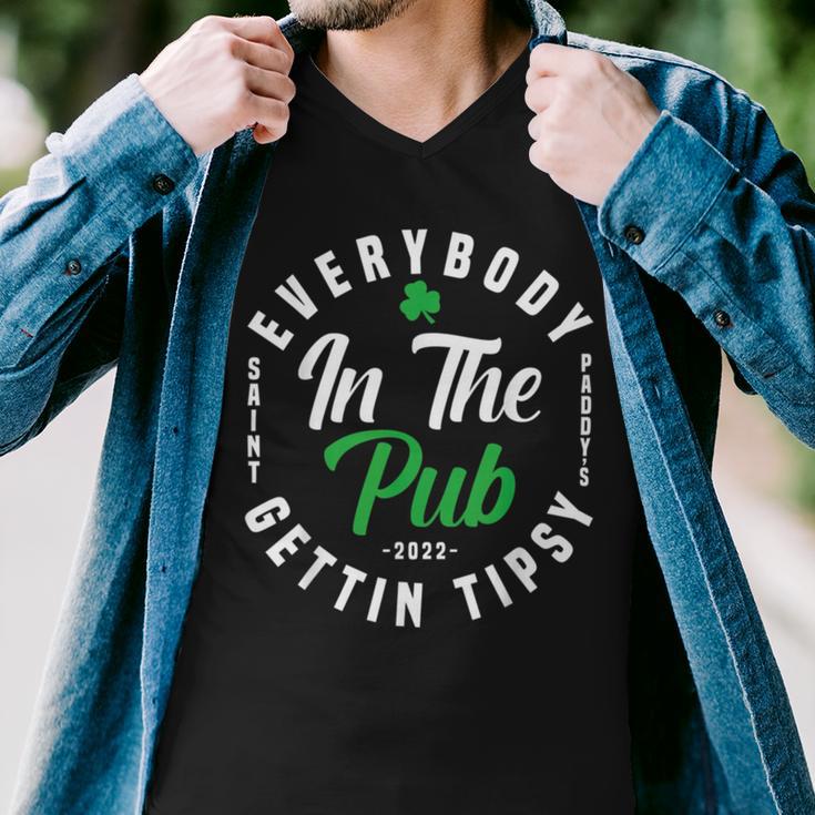 Everybody In The Pub Gettin Tipsy Men V-Neck Tshirt