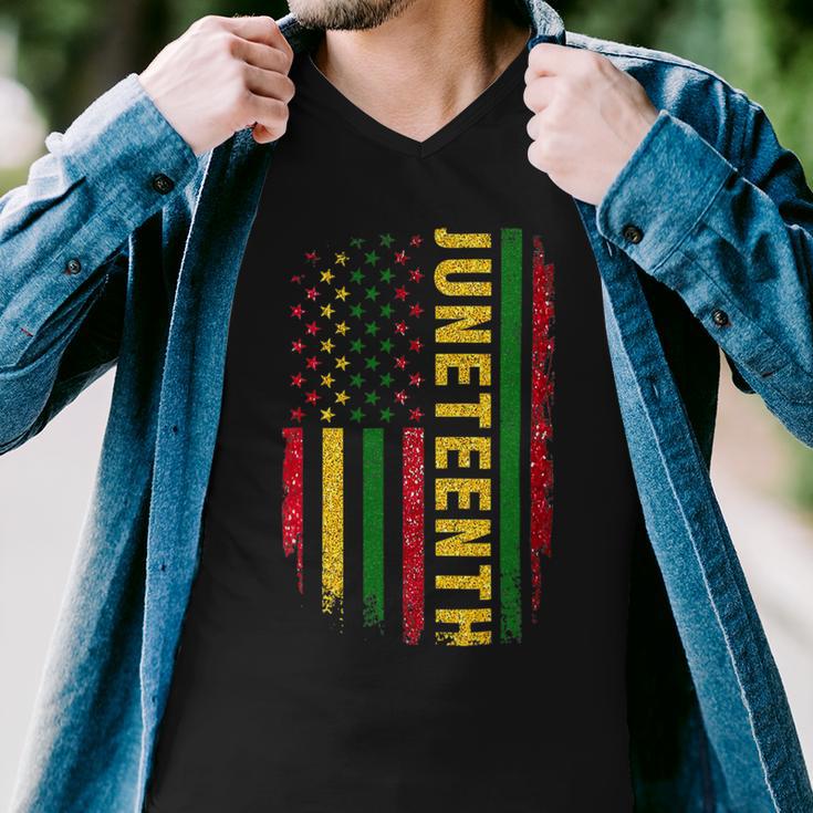 Juneteenth Us Flag Black King Melanin Dad Men Fathers Day Men V-Neck Tshirt