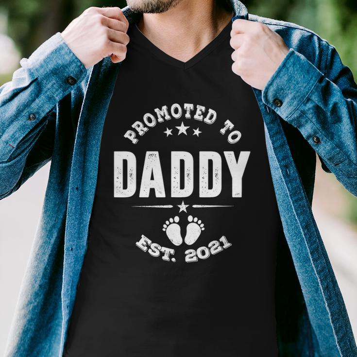 Promoted To Daddy 2021 Pregnancy Announcement Baby Shower Men V-Neck Tshirt
