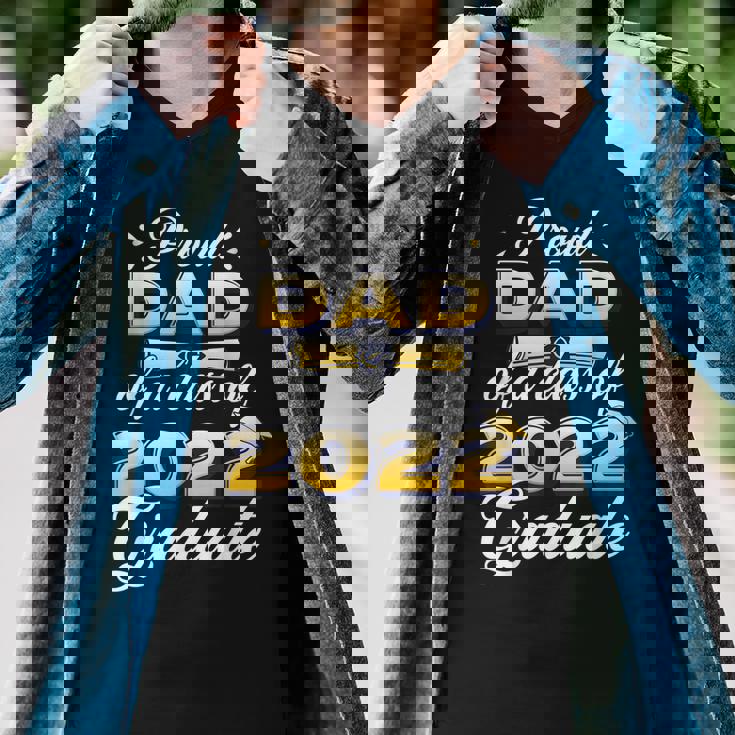 Proud Dad Of Class Of 2022 Senior Graduate Dad Men V-Neck Tshirt