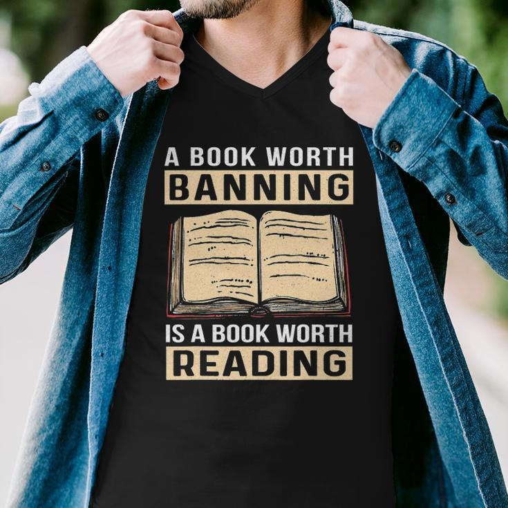 Vintage Censorship Book Reading Nerd I Read Banned Books Men V-Neck Tshirt