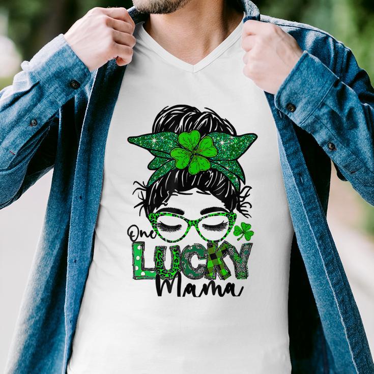 One Lucky Mama Messy Bun Shamrock St Patricks Day Men V-Neck Tshirt