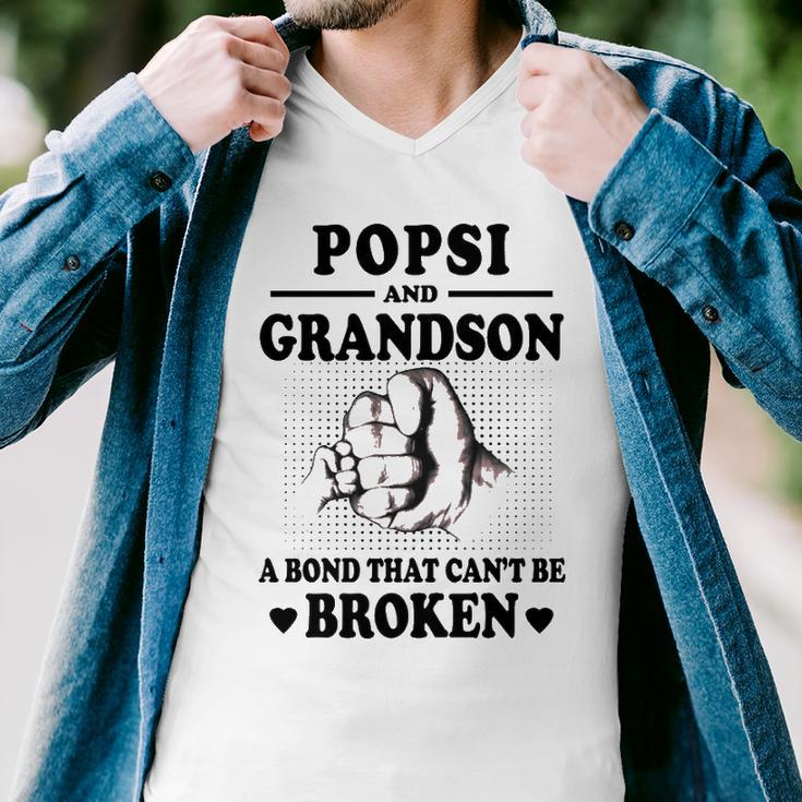 Popsi Grandpa Gift Popsi And Grandson A Bond That Cant Be Broken Men V-Neck Tshirt
