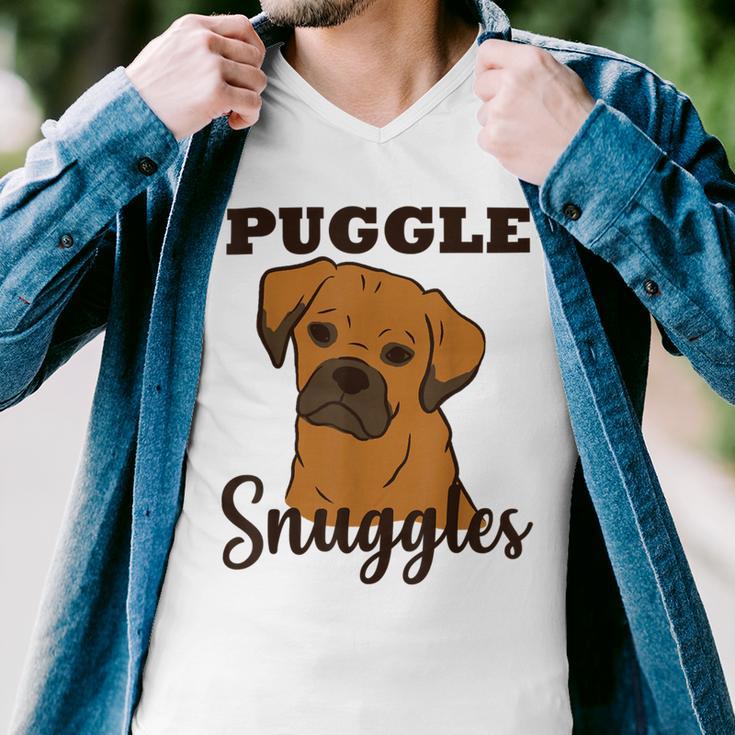 Puggle Dog Snuggles Funny Cute Pug Beagle Mom Dad Men V-Neck Tshirt