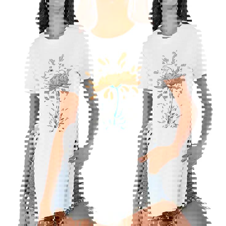 Frog On Flowers Nature Flower Leaves Petals Women's Short Sleeves T-shirt With Hem Split