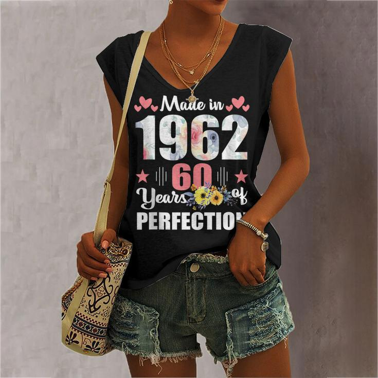 Made 1962 Floral 60 Years Old Family 60Th Birthday 60 Years Women's Vneck Tank Top