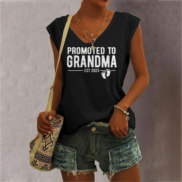 Promoted To Grandma 2023 Soon To Be Grandmother 2023 New Grandma Women's V-neck Tank Top